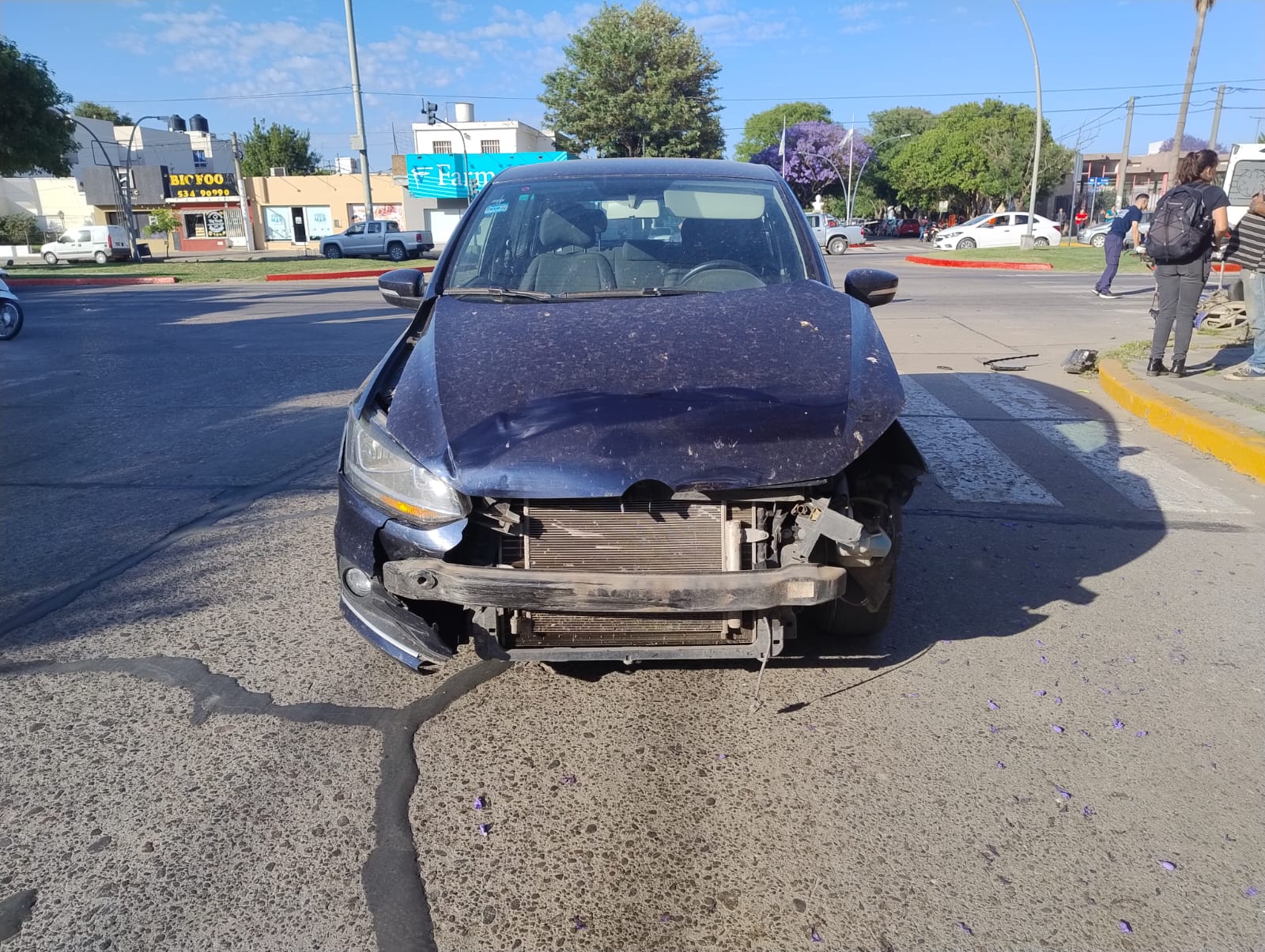 Choque con herido grave en una esquina de la Villa