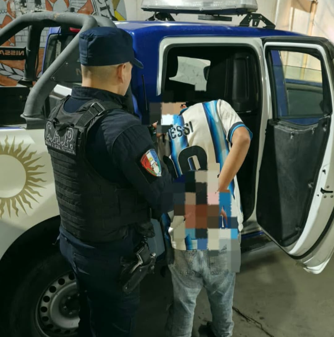Detuvieron a adolescentes levantaportones