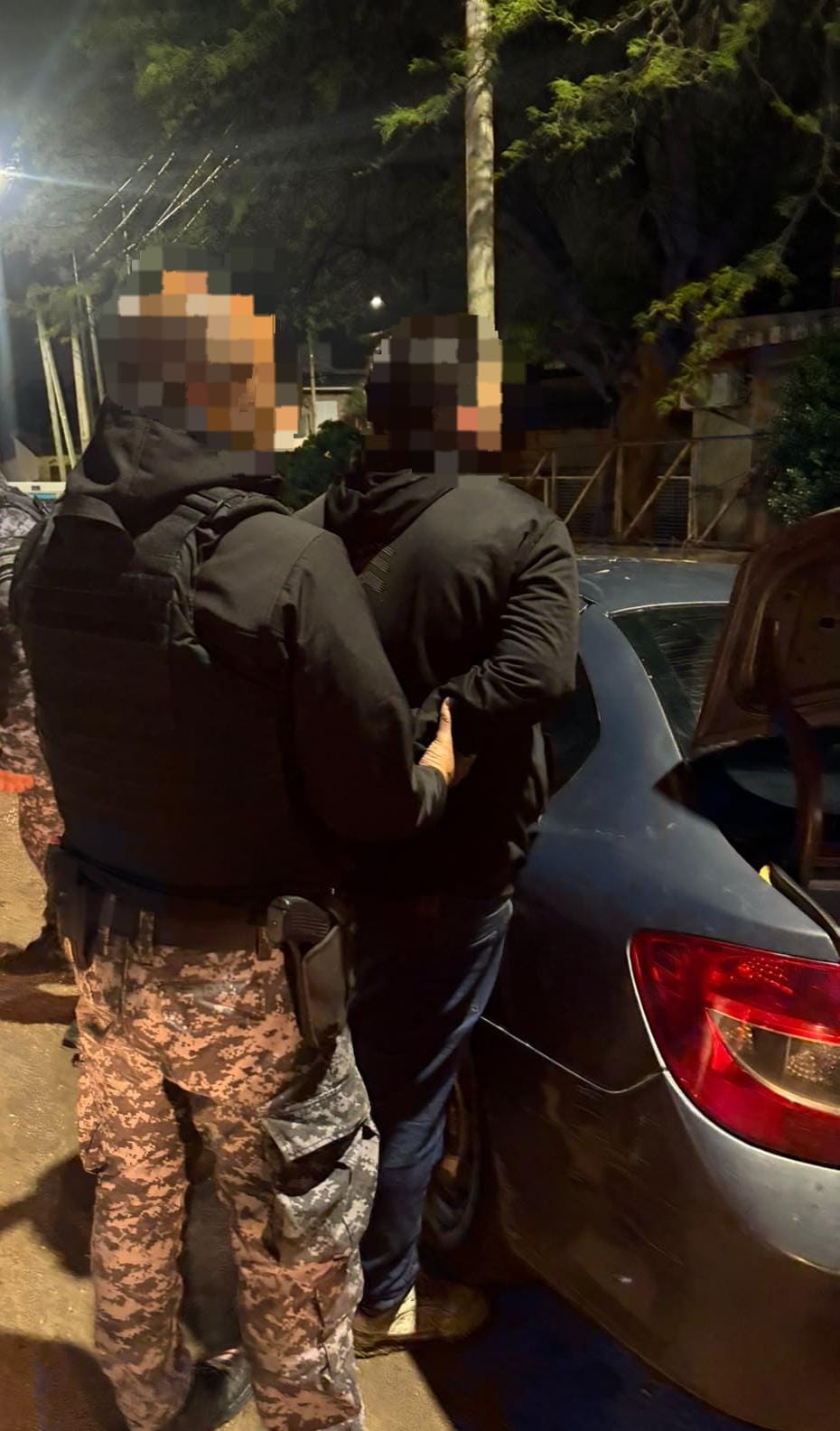 Cruzaba semáforos en rojo a alta velocidad: quedó detenido